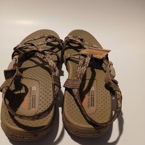 Skechers Ladies Outdoor Lifestyle Reggaes Sandals. NWT. Size 9